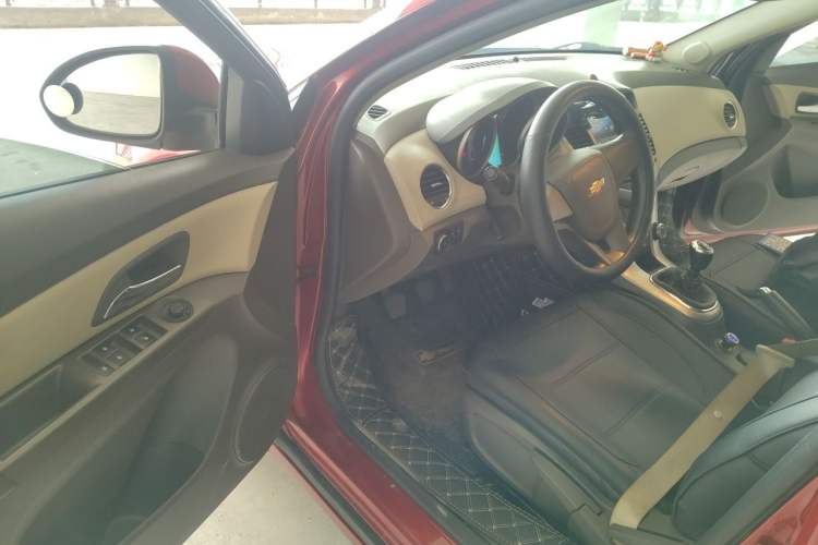Used Chevrolet Cruze 2015 1.5L Classic SL MT Driver Seat