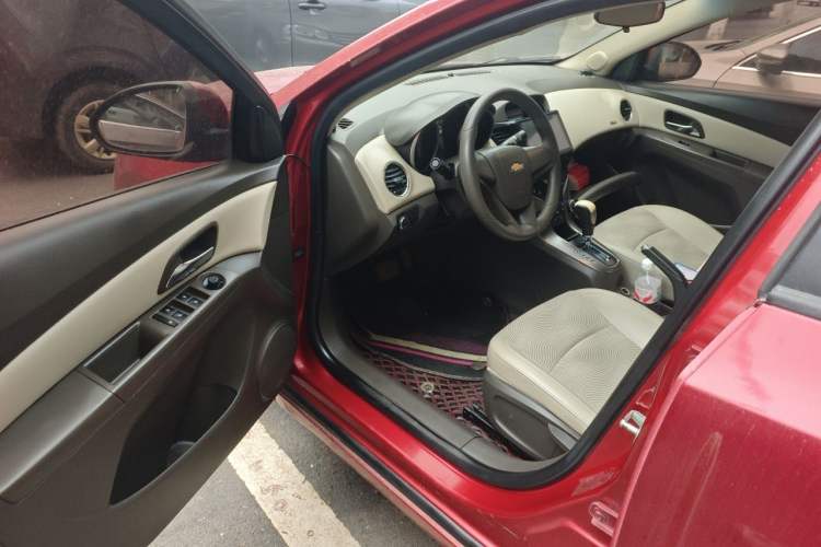 Used Chevrolet Cruze 2015 1.5L Classic SE AT Driver Seat
