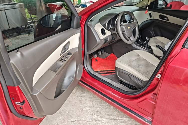 Used Chevrolet Cruze 2015 1.5L Classic SE MT Driver Seat