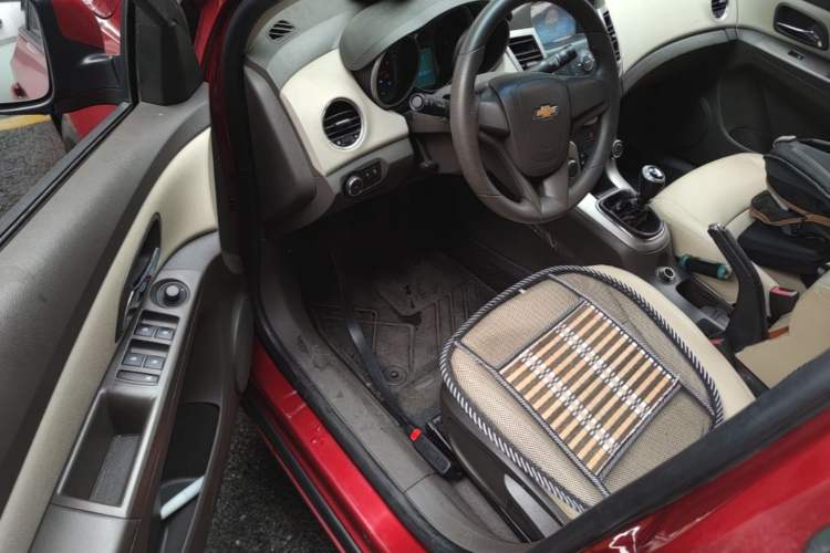Used Chevrolet Cruze 2015 1.5L Classic SL MT Driver Seat