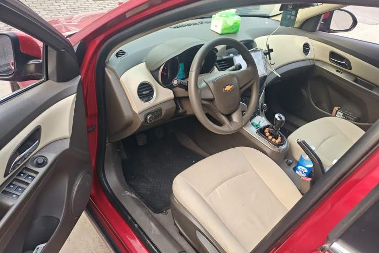 Used Chevrolet Cruze 2015 1.5L Classic SL MT Driver Seat