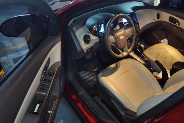 Used Chevrolet Cruze 2015 1.5L Classic SE AT Driver Seat