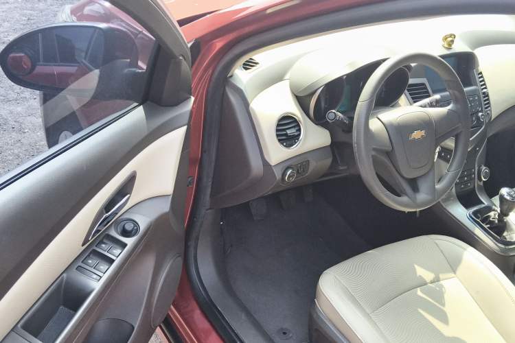 Used Chevrolet Cruze 2015 1.5L Classic SE MT Driver Seat