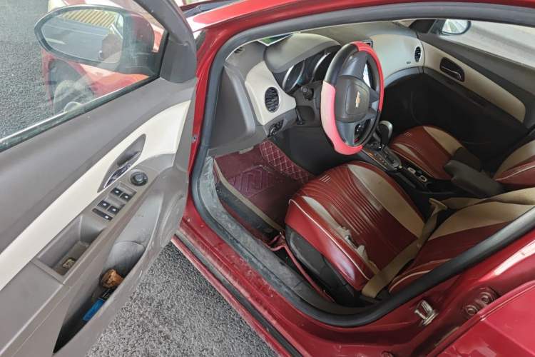 Used Chevrolet Cruze 2015 1.5L Classic SE AT Driver Seat