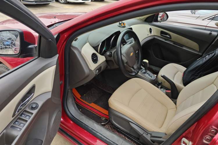 Used Chevrolet Cruze 2015 1.5L Classic SE AT Driver Seat