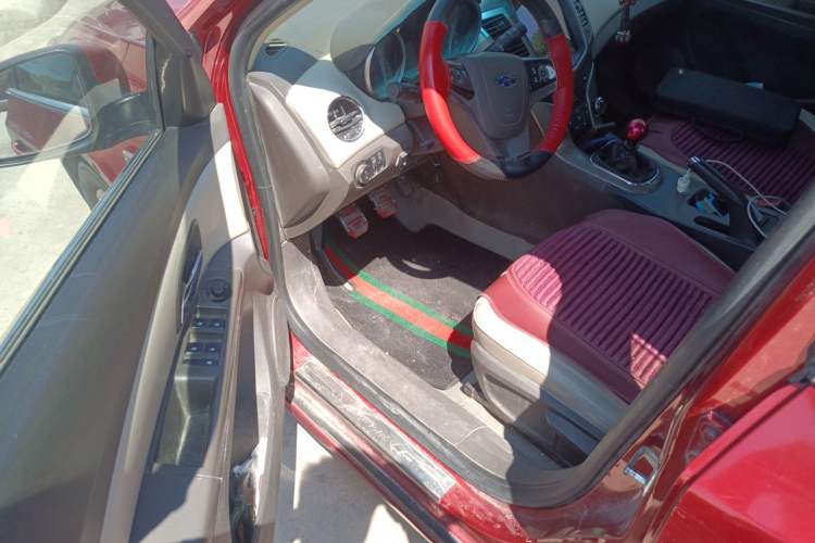 Used Chevrolet Cruze 2015 1.5L Classic SE MT Driver Seat
