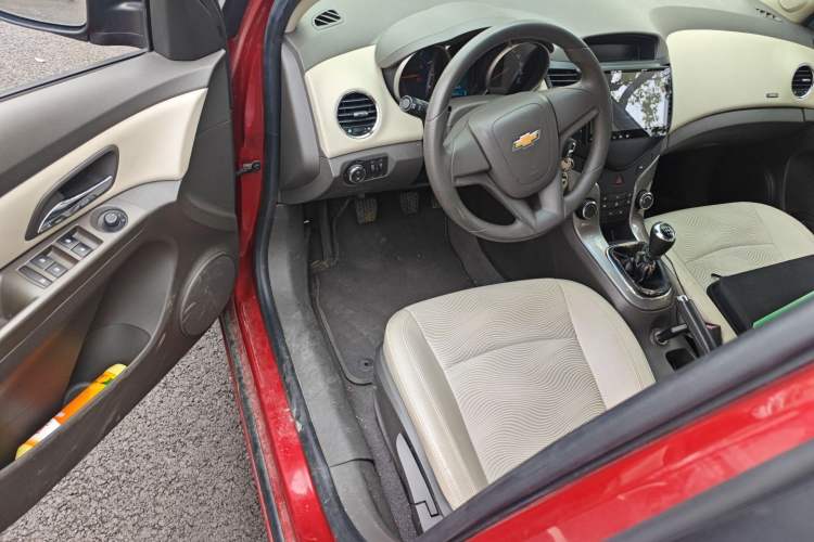 Used Chevrolet Cruze 2015 1.5L Classic SE MT Driver Seat