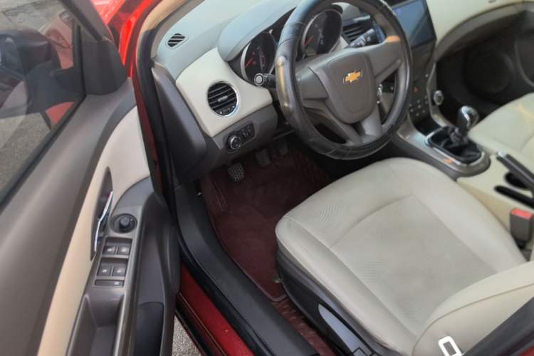 Used Chevrolet Cruze 2015 1.5L Classic SE MT Driver Seat