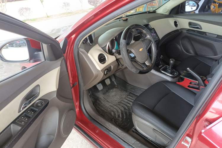 Used Chevrolet Cruze 2015 1.5L Classic SL MT Driver Seat
