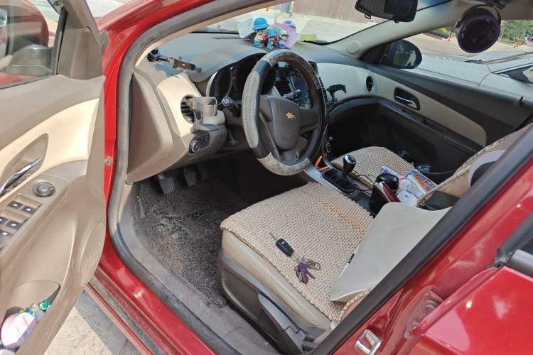 Used Chevrolet Cruze 2015 1.5L Classic SL MT Driver Seat