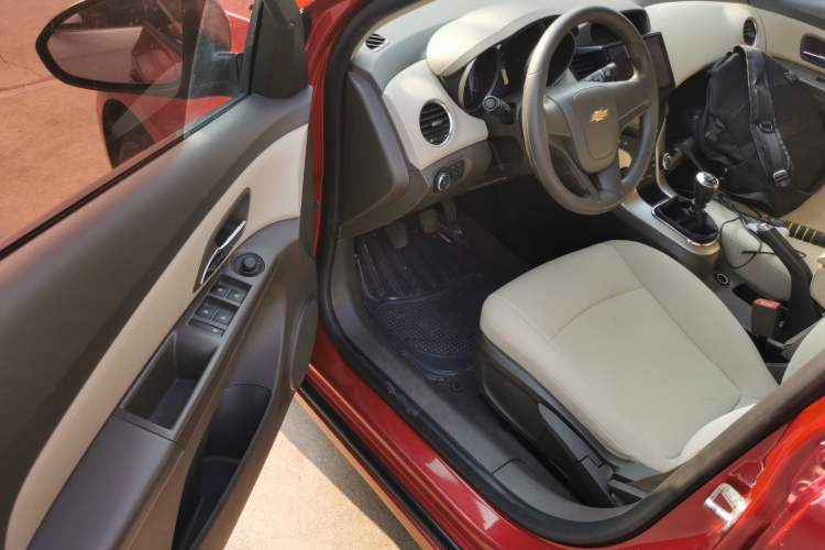 Used Chevrolet Cruze 2015 1.5L Classic SL MT Driver Seat