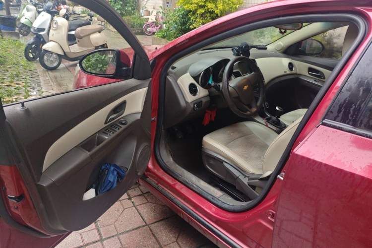 Used Chevrolet Cruze 2015 1.5L Classic SE MT Driver Seat