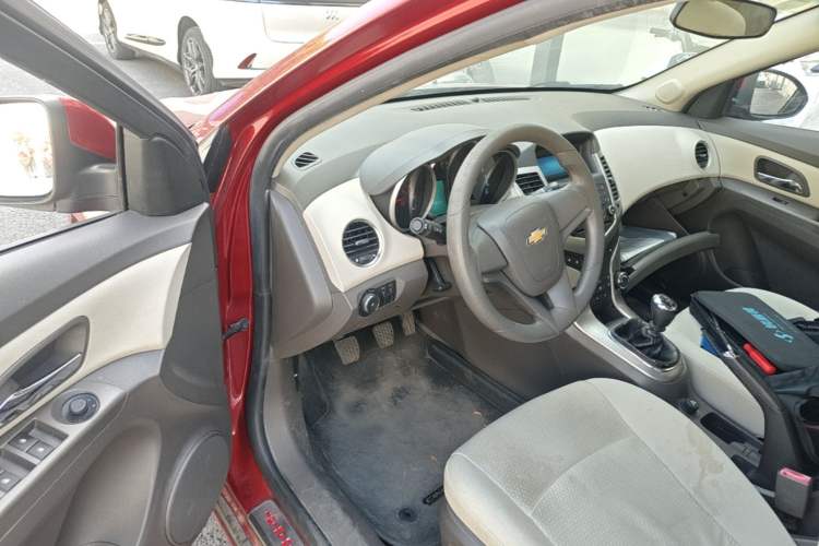 Used Chevrolet Cruze 2015 1.5L Classic SL MT Driver Seat
