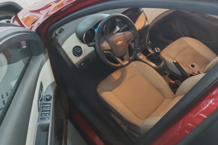 Used Chevrolet Cruze 2015 1.5L Classic SE MT Driver Seat