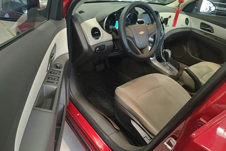 Used Chevrolet Cruze 2015 1.5L Classic SE AT Driver Seat