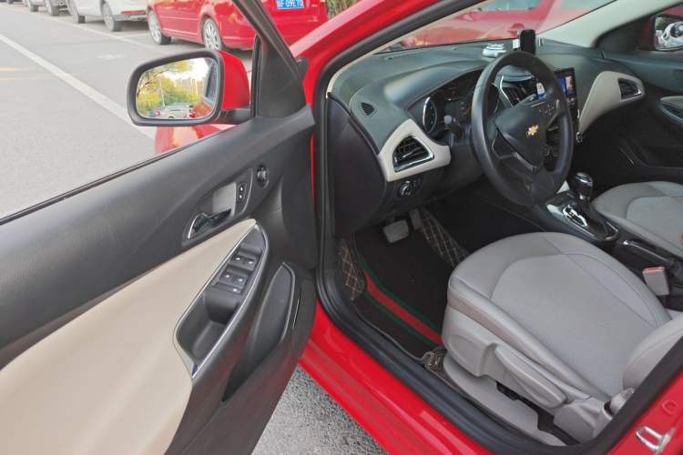 Used Chevrolet Cruze 2015 1.5L Automatic Luxury Edition Driver Seat