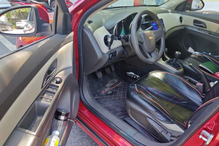 Used Chevrolet Cruze 2015 1.5L Classic SL MT Driver Seat