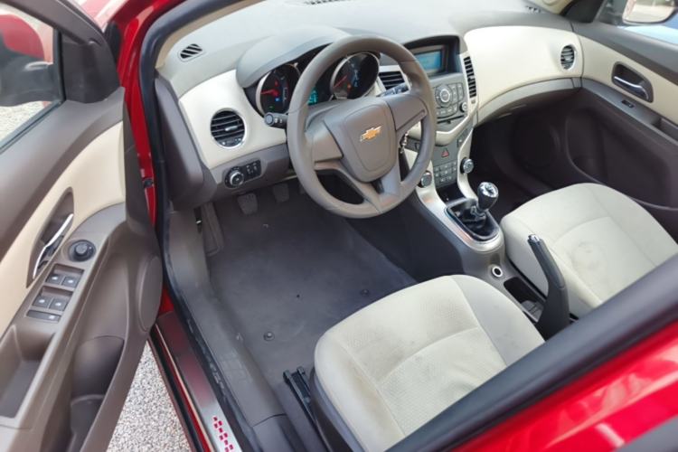 Used Chevrolet Cruze 2015 1.5L Classic SL MT Driver Seat