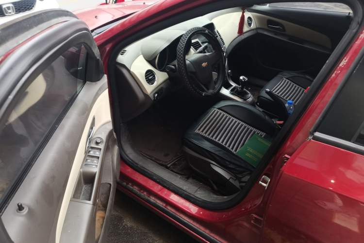 Used Chevrolet Cruze 2015 1.5L Classic SL MT Driver Seat