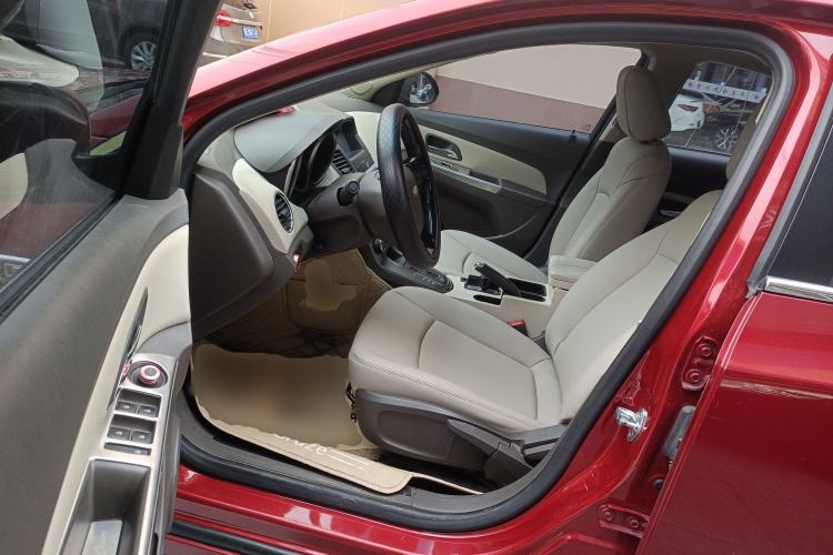 Used Chevrolet Cruze 2015 1.5L Classic SE AT Driver Seat