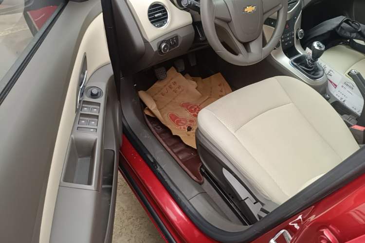 Used Chevrolet Cruze 2015 1.5L Classic SL MT Driver Seat