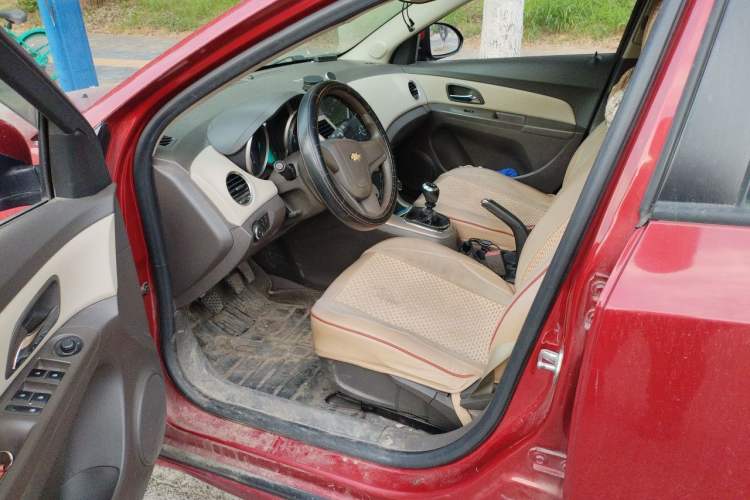 Used Chevrolet Cruze 2015 1.5L Classic SL MT Driver Seat