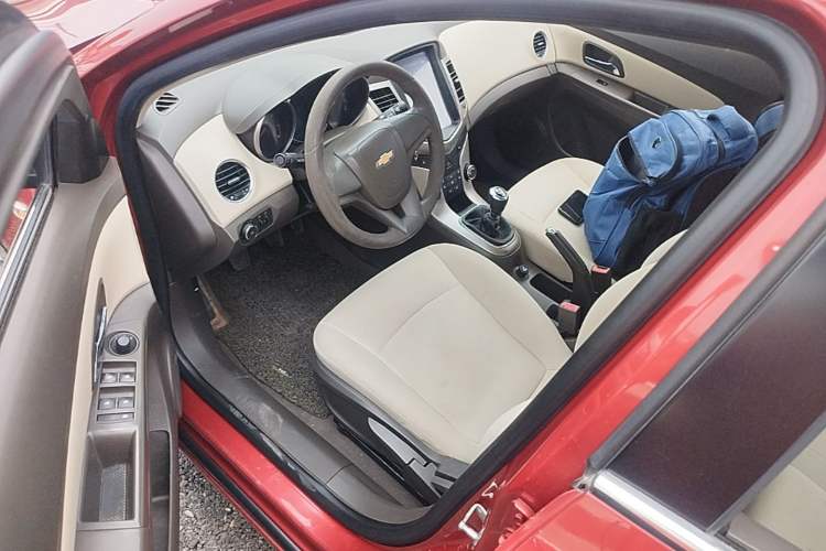 Used Chevrolet Cruze 2015 1.5L Classic SL MT Driver Seat
