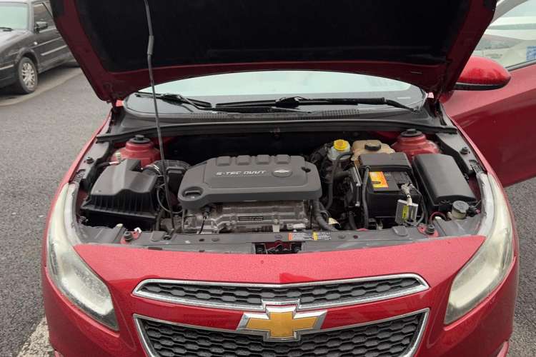 Used Chevrolet Cruze 2015 1.5L Classic SE MT Engine Bay