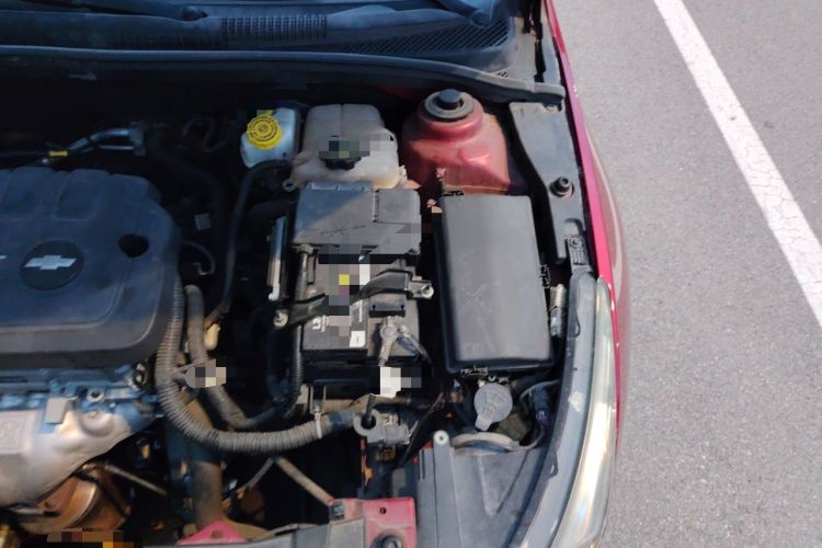 Used Chevrolet Cruze 2015 1.5L Classic SE MT Engine Bay Left