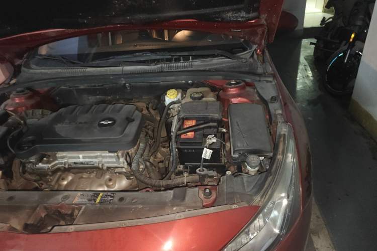 Used Chevrolet Cruze 2015 1.5L Classic SL MT Engine Bay Left