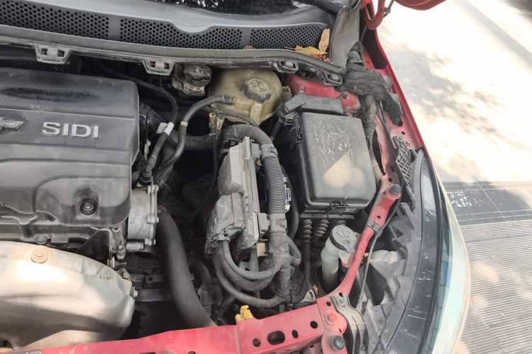 Used Chevrolet Cruze 2015 1.5L Automatic Fashion Navigation Edition Engine Bay Left
