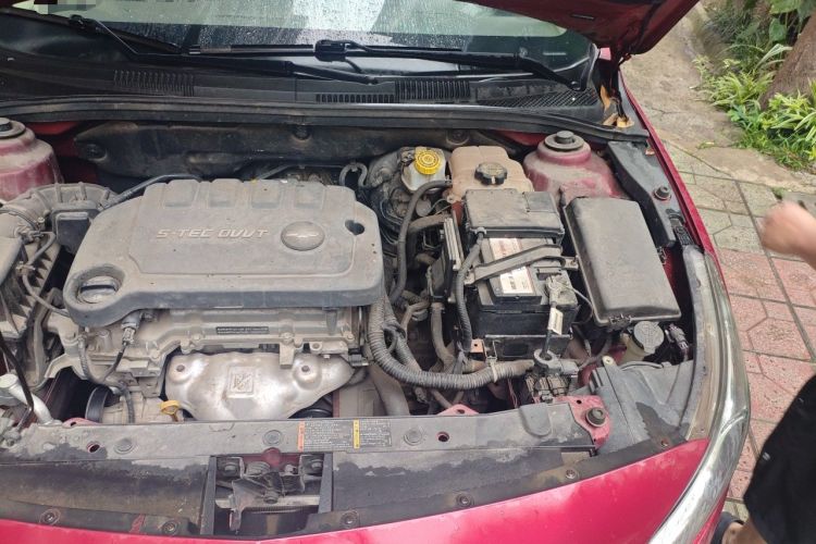 Used Chevrolet Cruze 2015 1.5L Classic SE MT Engine Bay Left