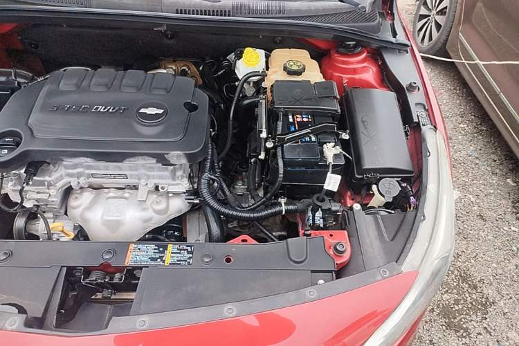Used Chevrolet Cruze 2015 1.5L Classic SL MT Engine Bay Left