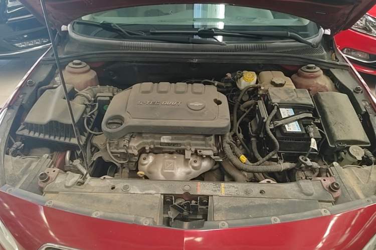 Used Chevrolet Cruze 2015 1.5L Classic SE AT Engine Bay