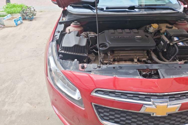 Used Chevrolet Cruze 2015 1.5L Classic SL MT Engine Bay Right