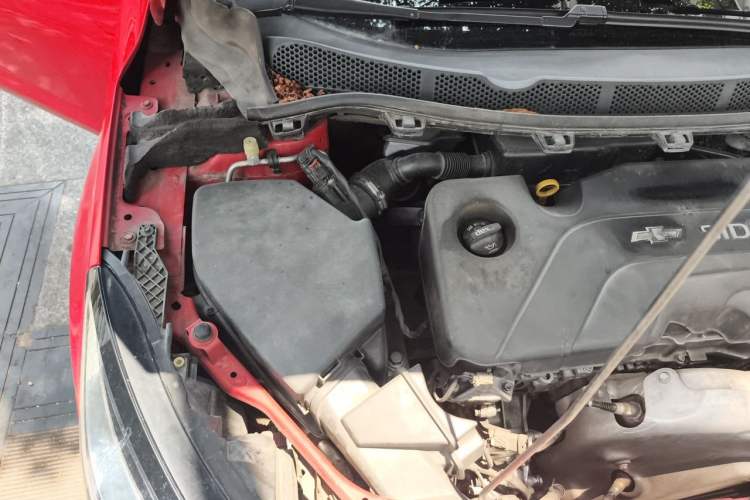 Used Chevrolet Cruze 2015 1.5L Automatic Fashion Navigation Edition Engine Bay Right
