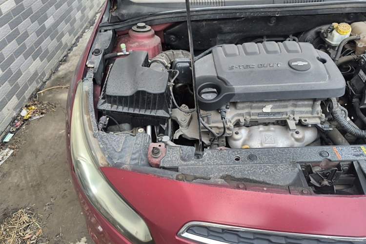 Used Chevrolet Cruze 2015 1.5L Classic SE MT Engine Bay Right