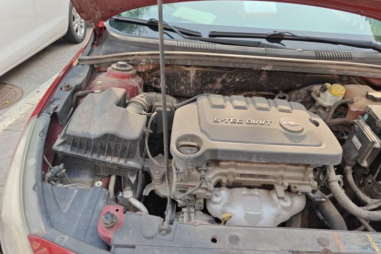 Used Chevrolet Cruze 2015 1.5L Classic SL MT Engine Bay Right