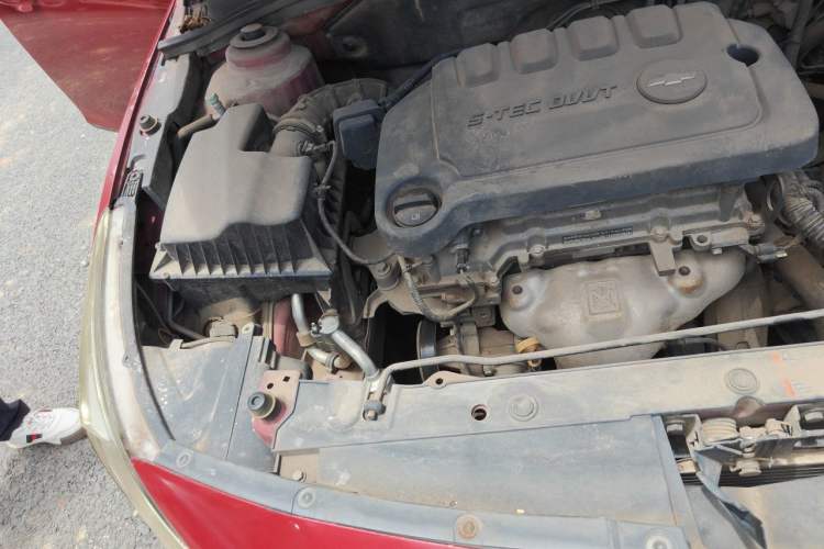 Used Chevrolet Cruze 2015 1.5L Classic SE MT Engine Bay Right