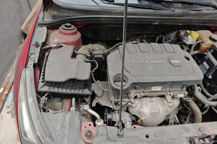 Used Chevrolet Cruze 2015 1.5L Classic SL MT Engine Bay Right