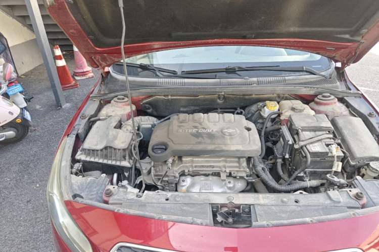 Used Chevrolet Cruze 2015 1.5L Classic SL MT Engine Bay Right