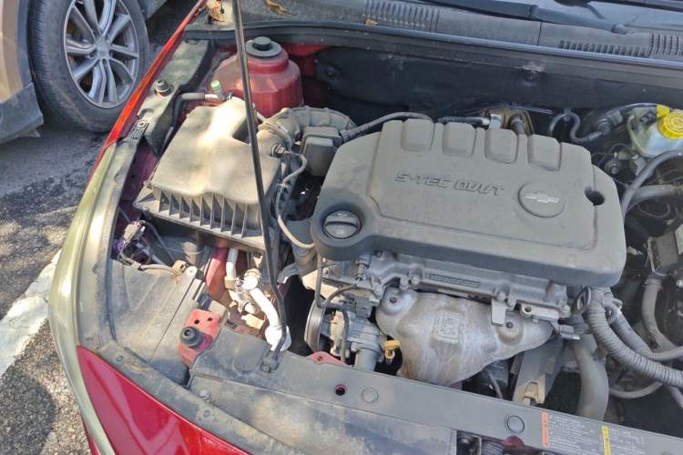 Used Chevrolet Cruze 2015 1.5L Classic SL MT Engine Bay Right