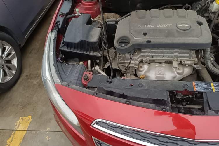 Used Chevrolet Cruze 2015 1.5L Classic SL MT Engine Bay Right