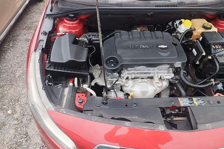 Used Chevrolet Cruze 2015 1.5L Classic SL MT Engine Bay Right