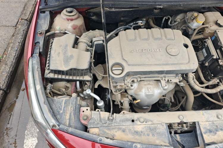 Used Chevrolet Cruze 2015 1.5L Classic SE MT Engine Bay Right