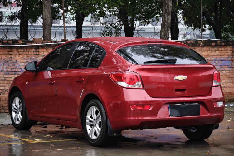 Used Chevrolet Cruze 2015 Hatchback 1.6L Automatic Comfort Edition Exterior 3
