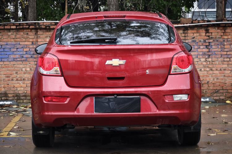 Used Chevrolet Cruze 2015 Hatchback 1.6L Automatic Comfort Edition Exterior 4