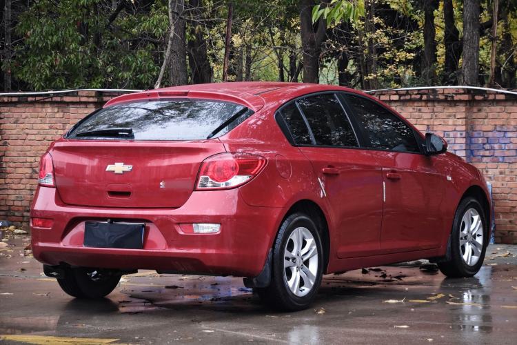 Used Chevrolet Cruze 2015 Hatchback 1.6L Automatic Comfort Edition Exterior 5