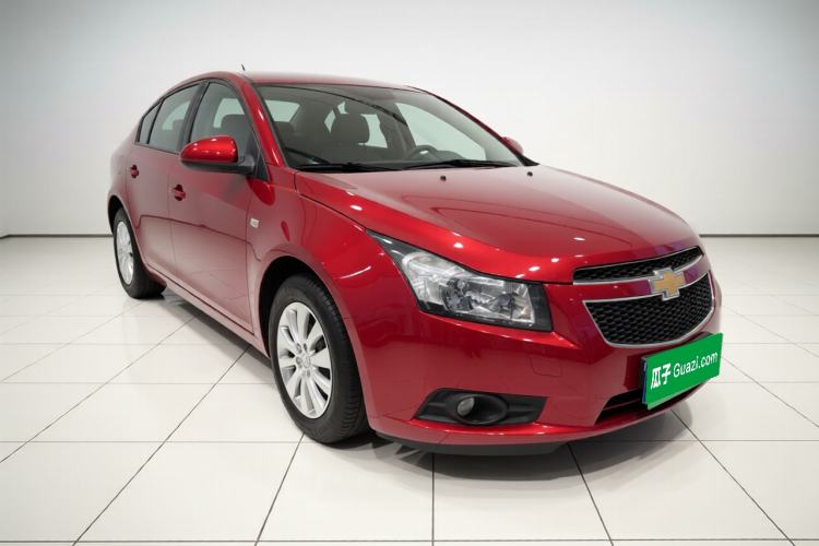 Used Chevrolet Cruze 2015 Hatchback 1.6L Manual Comfort Edition Front Right 45 Deg