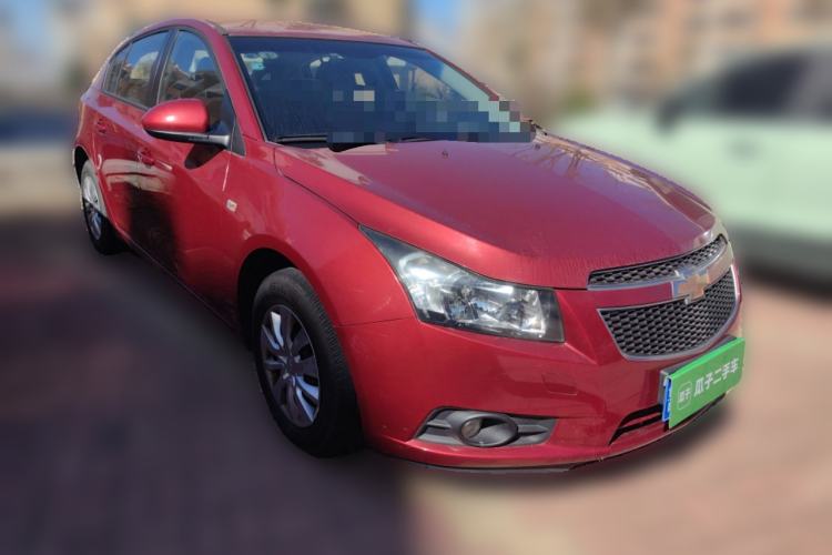 Used Chevrolet Cruze 2015 Hatchback 1.6L Manual Comfort Edition Front Right 45 Deg